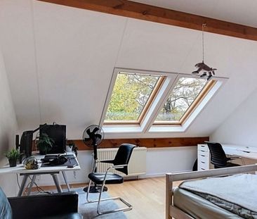 Eengezinswoning te huur in Ukkel voor € 2.900 met 5 slaapkamers - Photo 5