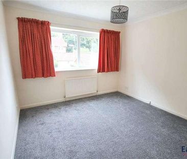 Kings Court, The Avenue, Tadworth, Surrey, KT20 - Photo 4