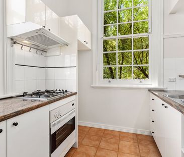 SENSATIONAL & CHARMING AIRCONDITIONED 1 BEDROOM LOFT APARTMENT - Photo 1