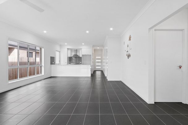 Exquisite Family Living in Browns Plains - Photo 1