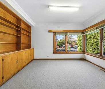 Charming Soldiers Hill Home with Modern Comforts - Photo 5