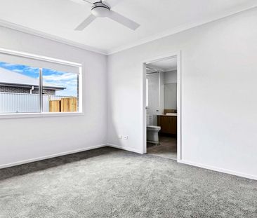 NEW BUILD IN THE SPRINGS ESTATE - Photo 4