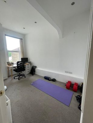 2 Bed Flat, Holmesdale Road, SE25 - Photo 1