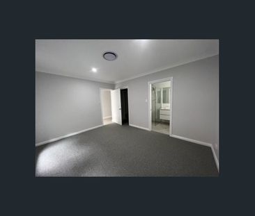 Executive Style Villa in North - Photo 1