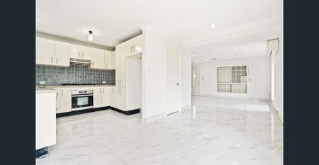 Spacious townhouse in a quiet Penrith complex - Photo 4