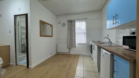 Studio to rent - Photo 3