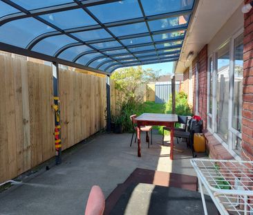 Spacious 3-Bedroom Home with Double Garage – Shirley Road - Photo 2