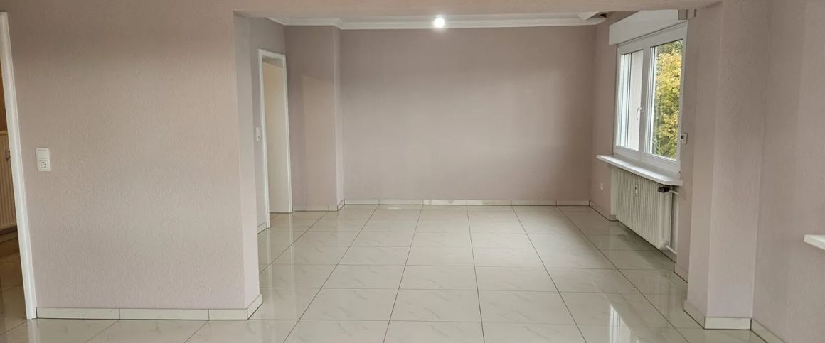 Stieldorferhohn: Top-modernisierte Etagenwohnung mit gehobener Ausstattung - Photo 1