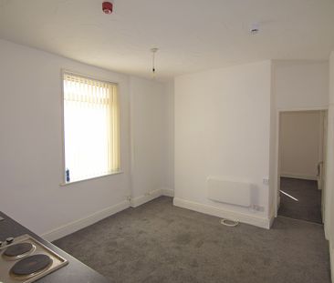 To Let 1 Bed Ground Floor Flat - Photo 2