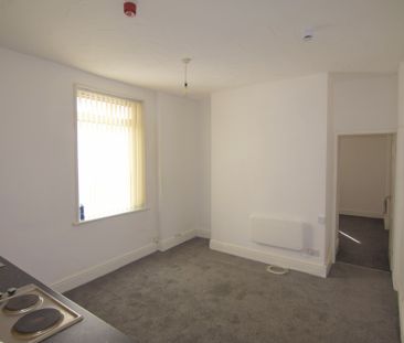 To Let 1 Bed Ground Floor Flat - Photo 3