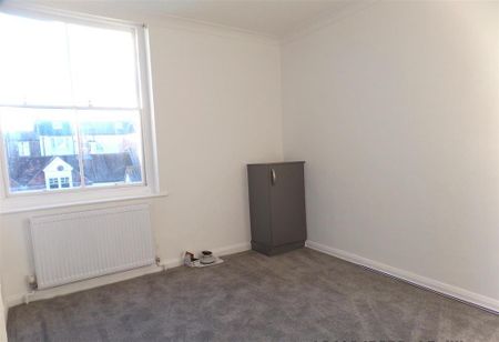 3 bedroom flat to rent - Photo 4