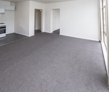 Generous One Bedroom Apartment! - Photo 6