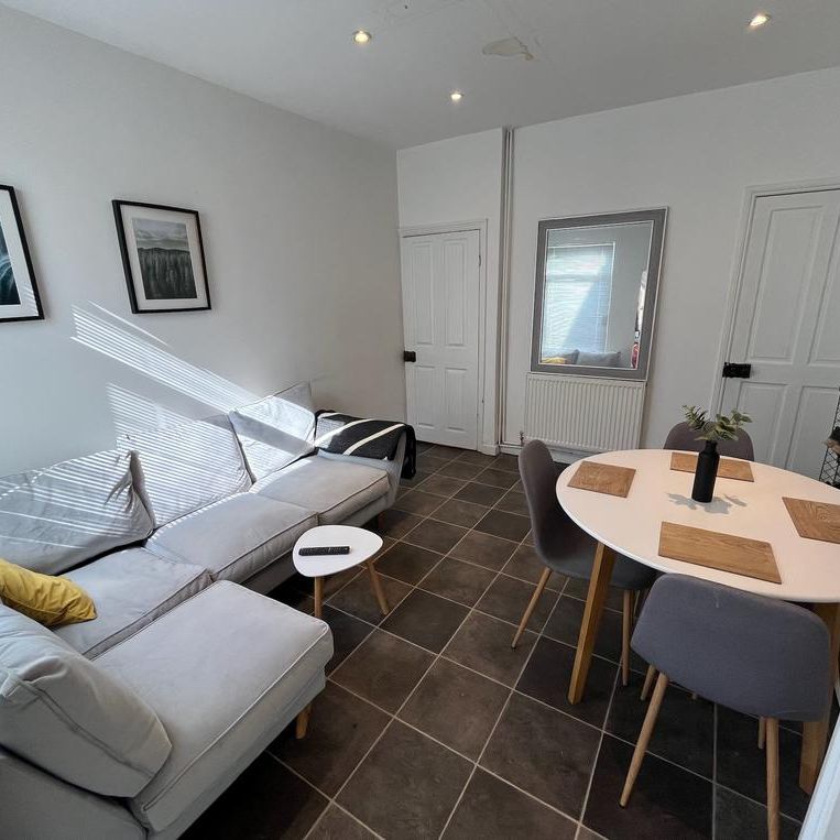 3 bedroom end of terrace house to rent - Photo 1