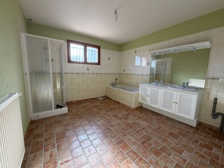 Location Maison 5 pièces 115m² ST JEAN DE LA RUELLE 45140 - Photo 5