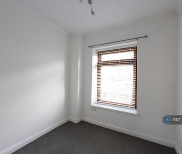 3 bedroom flat to rent - Photo 6