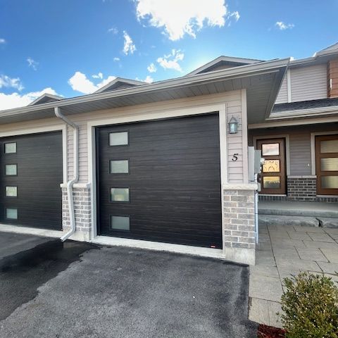 For Lease - 5 Ridgeway Place, Belleville, Ontario - Photo 1