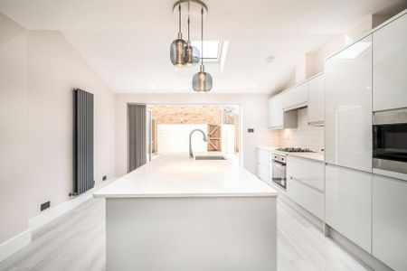 3 bedroom terraced house to rent - Photo 5