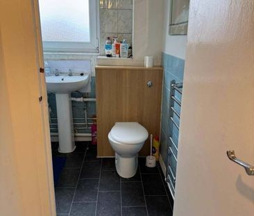 Room in a Shared Flat, Harts Lane, IG11 - Photo 4