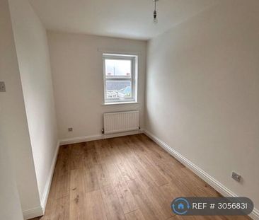 2 bedroom semi-detached house to rent - Photo 6