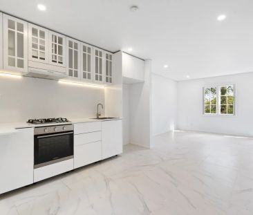 Fully renovated cottage in picturesque setting. - Photo 3