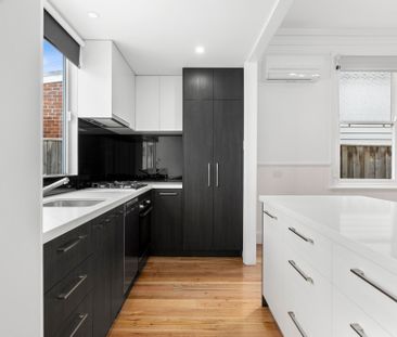 Beautifully Renovated - CBD & Hospital Precinct - Photo 3