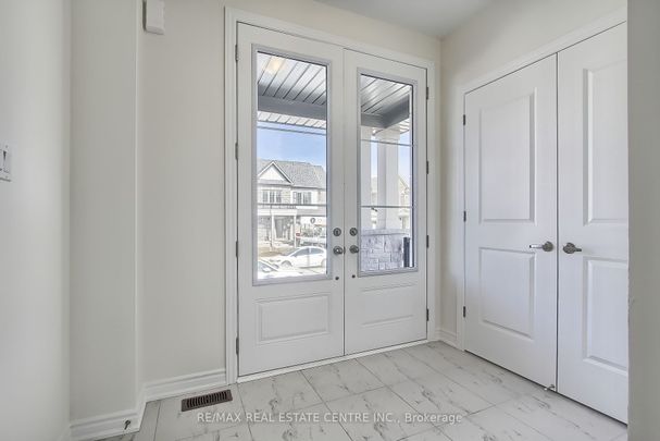 Semi-Detached Home For Lease | N8137388 - Photo 1