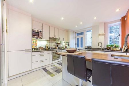 4 bedroom flat to rent - Photo 3