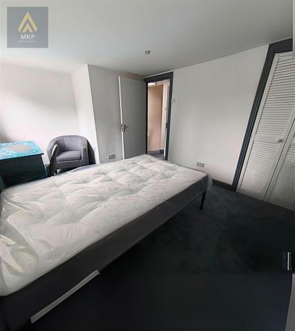 5 bedroom terraced house to rent - Photo 4