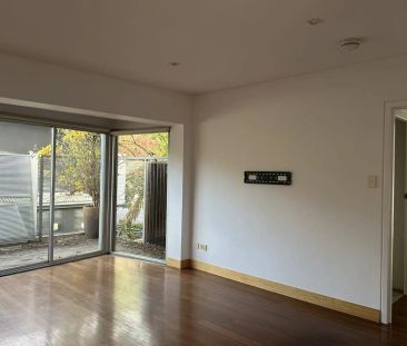 Upper Level 2 Bedrooms in Parkside! - Photo 3