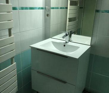 BELLIGNAT, dans copropriété appartement T2 d'environ 55m² avec balcon. - Photo 2