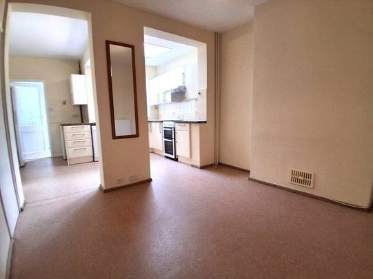 Ainsworth Street, Cambridge £1,595 pcm ⓘ The monthly or weekly payment required by the landlord. Read our glossary page , 3 bedrooms, mid terrace house, to let * Tenant info - Photo 1