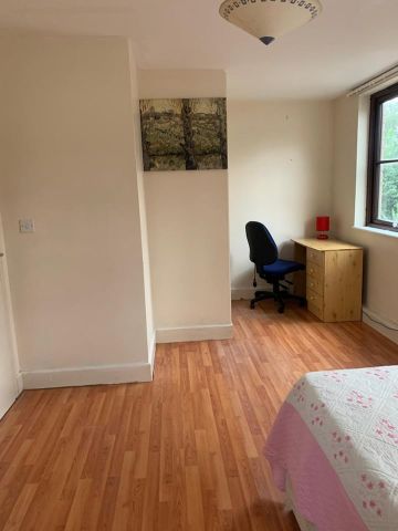 Room in a Shared Flat, Ham Park Road, E7 - Photo 2