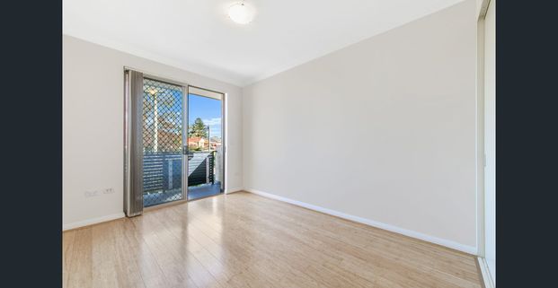 Modern Townhouse in great location - Photo 1