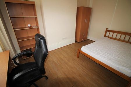House - Terraced For Rent Manners Road, Southsea - Photo 4