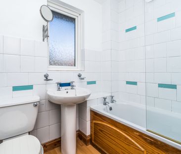 3 bedroom house to rent St. George Close, Bursledon, Southampton, SO31 - Photo 5