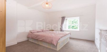 2 Bedroom, 1 bath, 1 reception Flat - Photo 2