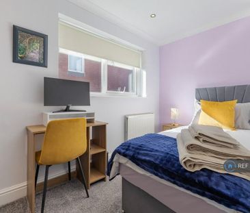 1 bedroom in a house share to rent - Photo 4