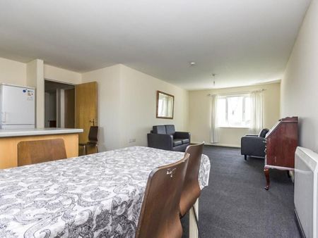 2 Bed Flat, Culpepper Close, N18 - Photo 4