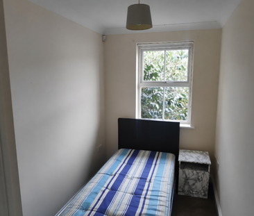 3 bedroom end of terrace house to rent - Photo 3