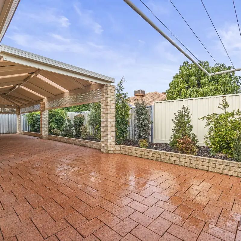 “Housemate in a Shared Home suitable for a Single Female” - Photo 1