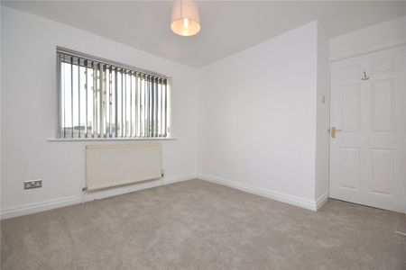 3, Broadcroft Grove, Tingley, Wakefield, West Yorkshire, WF3 1TU - Photo 3