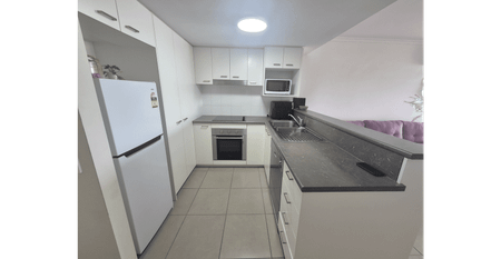 Modern Unit with Private Balcony & Lift Access - Photo 4