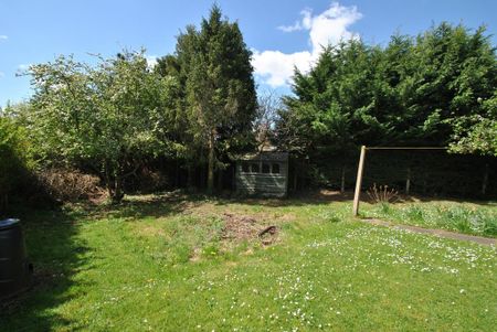 3 bedroom semi-detached bungalow to rent - Photo 2