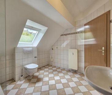 Wohntraum im Dachgeschoss mit Dachterrasse und sehr schönem Bad - Foto 1