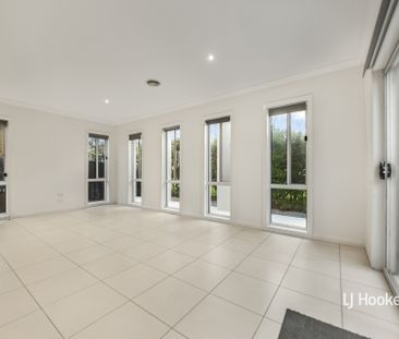 74 Vaucluse Boulevard, Point Cook VIC, Belconnen - Photo 3
