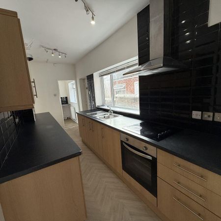 2 bedroom terraced house to rent - Photo 3