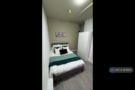 1 bedroom in a flat share to rent - Photo 5