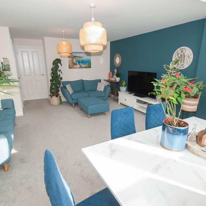 4 bedroom semi-detached house to rent - Photo 1