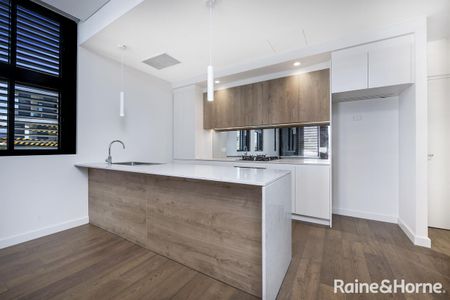 Stylish and modern living in a lively and vibrant environment - Photo 3