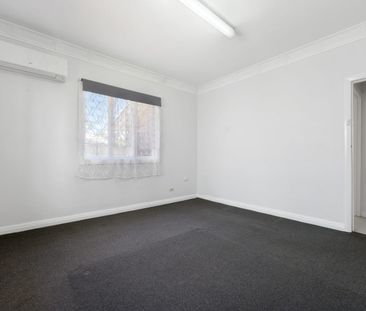 Renovated Wynnum Home Offering Comfort, Space & Bay Breezes - Photo 2